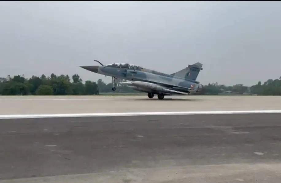 Emergency Exercise: IAF fighter jets practice touch and go landing on Purvanchal Expressway in Uttar Pradesh