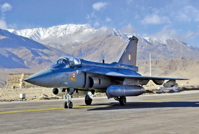 LCA Tejas Deployed In Kashmir ? Speculation Rife As Indigenous Aircraft Spotted At Awantipur During Western Air Command Chief's Visit