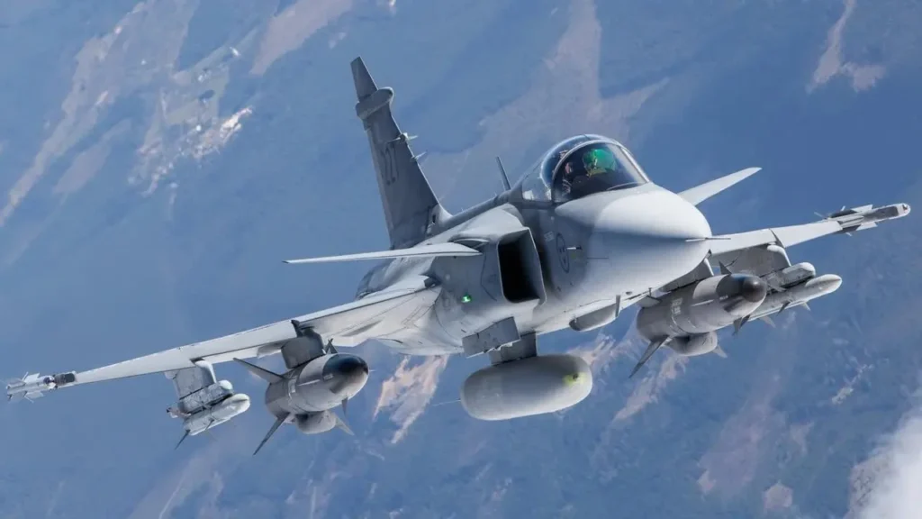 Anticipating RFP from IAF for 114 MRFA deal, SAAB once again offers Gripen-E to India