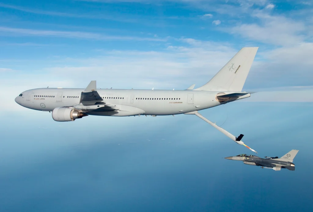 KC 30 A39 002 refuelling an USAF F 16 cropped